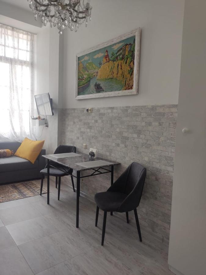 Ahmashenebeliapart Tbilisi Esterno foto