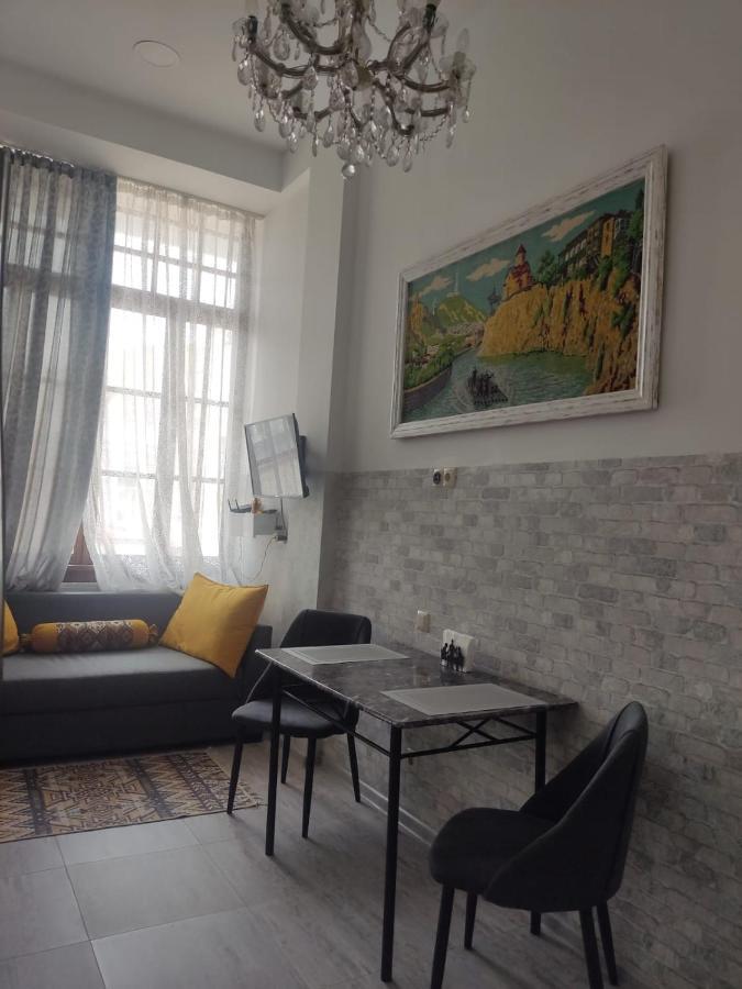 Ahmashenebeliapart Tbilisi Esterno foto